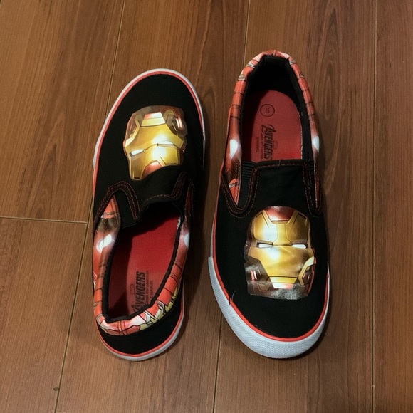 Avengers Canvas Shoes - Picture 3 of 8